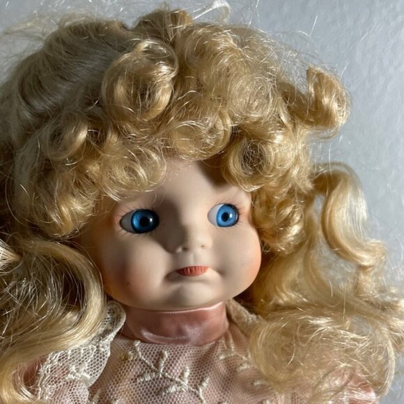 Vintage 1980 GEPPEDO PORCELAIN DOLL 12’ - Picture 14 of 16